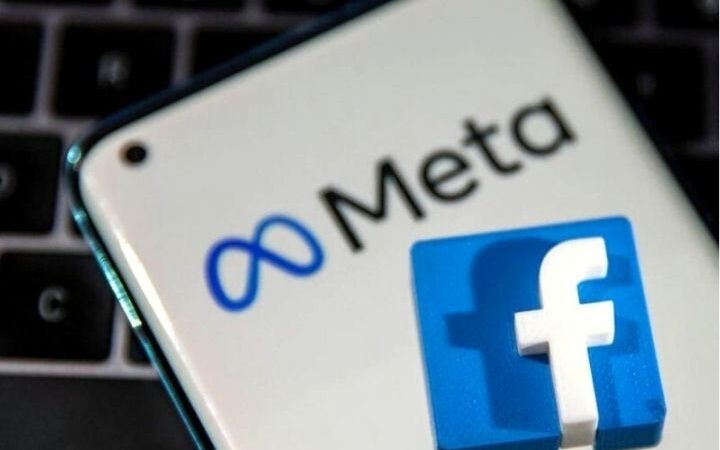 Facebook loses users for the first time in its history